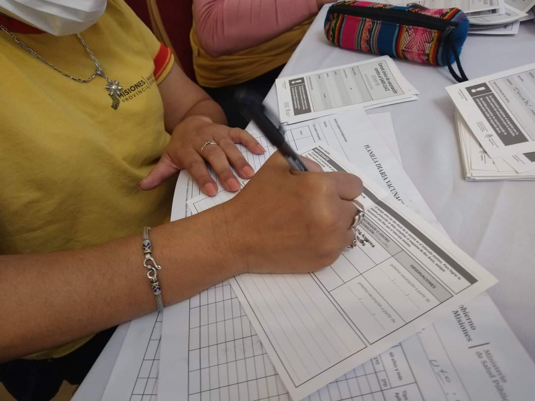 Convocan a los ciudadanos a aplicarse la dosis refuerzo contra el covid-19