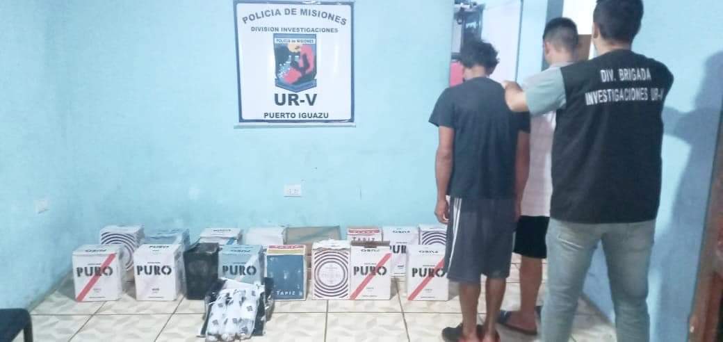 Capturaron a dos hombres que fueron filmados cuando robaron cajas de vino de un depósito  en Puerto Iguazú