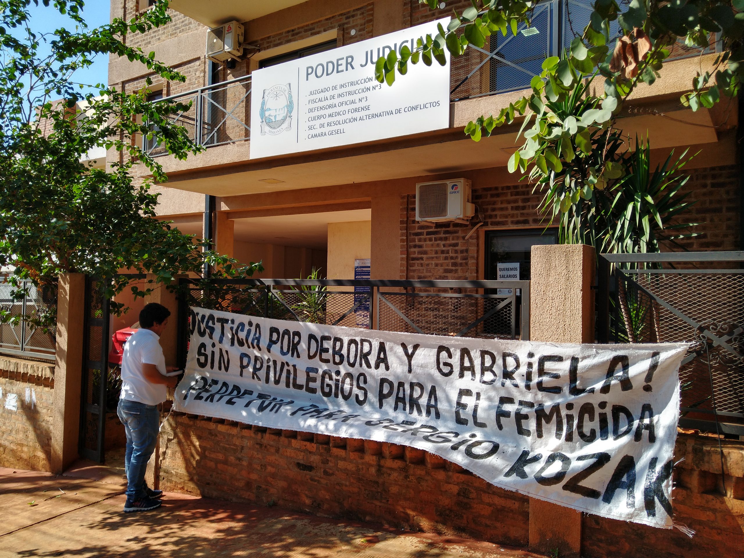 Exigieron respuestas y justicia por Débora y Gabriela en el Juzgado de Instrucción N° 3