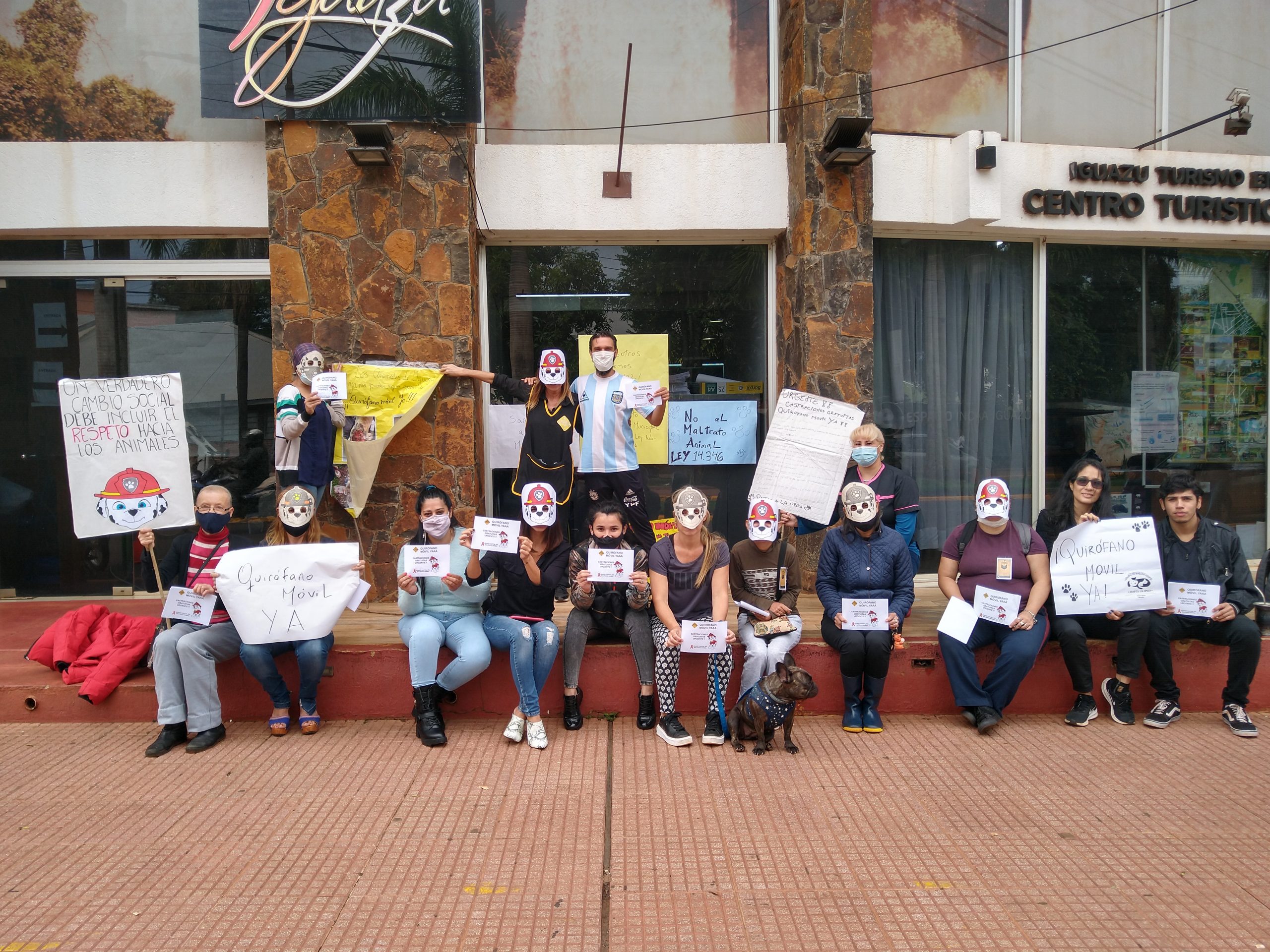 Iguazú: Bajo la consigna ¡Quirófano móvil Ya! Se manifestaron frente al ITUREM