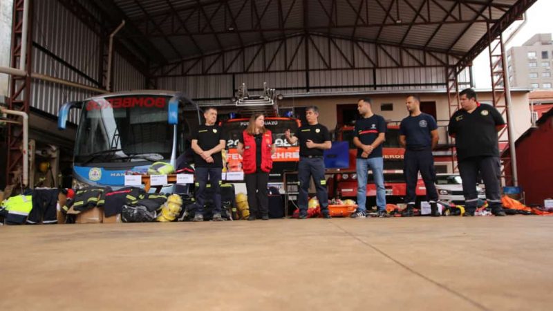 Bomberos Voluntarios de Iguazú y la ONG Española CIDE entregaron equipamiento a otros cuarteles