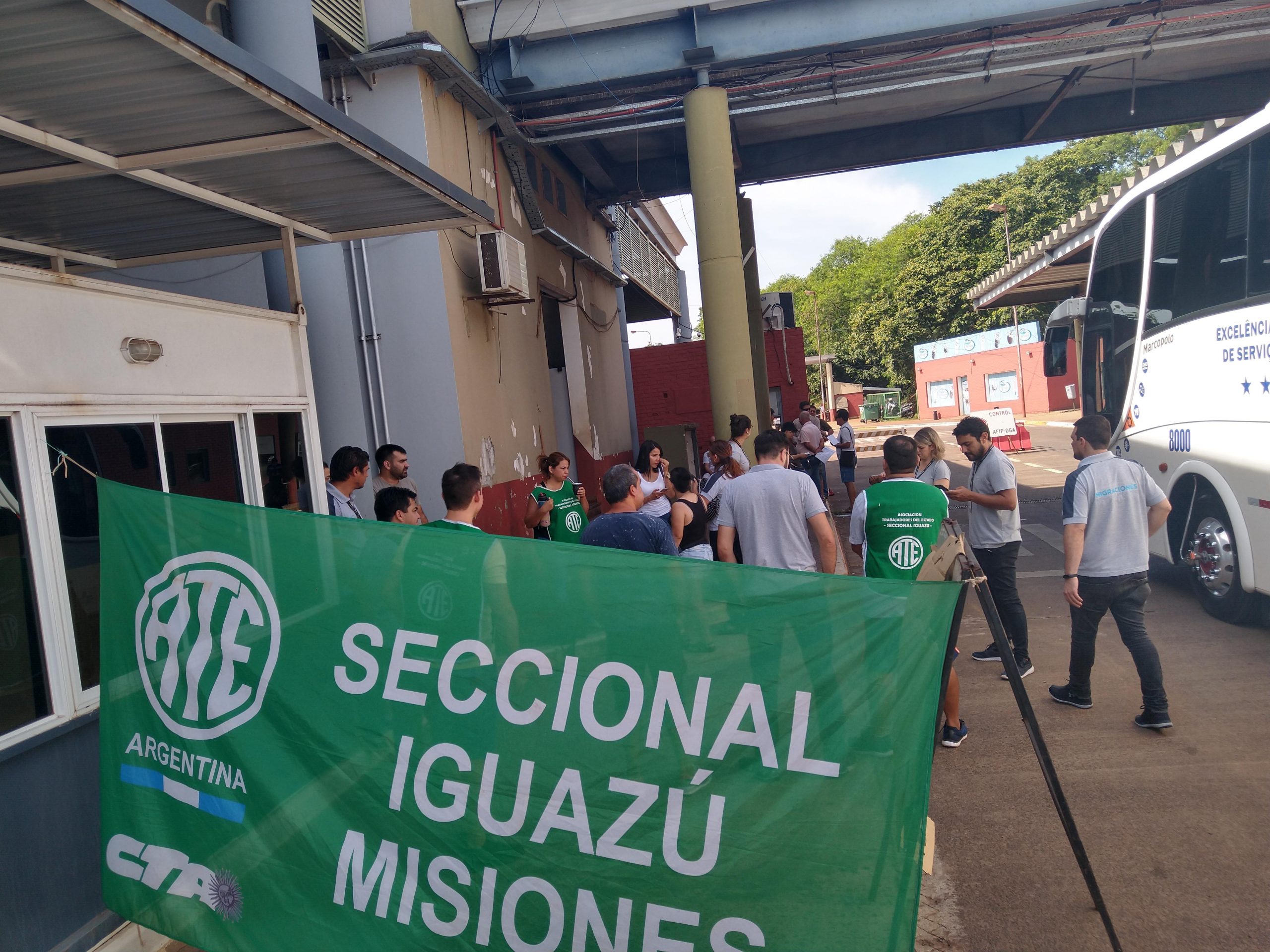 Empleados de Migraciones harán quite de colaboración