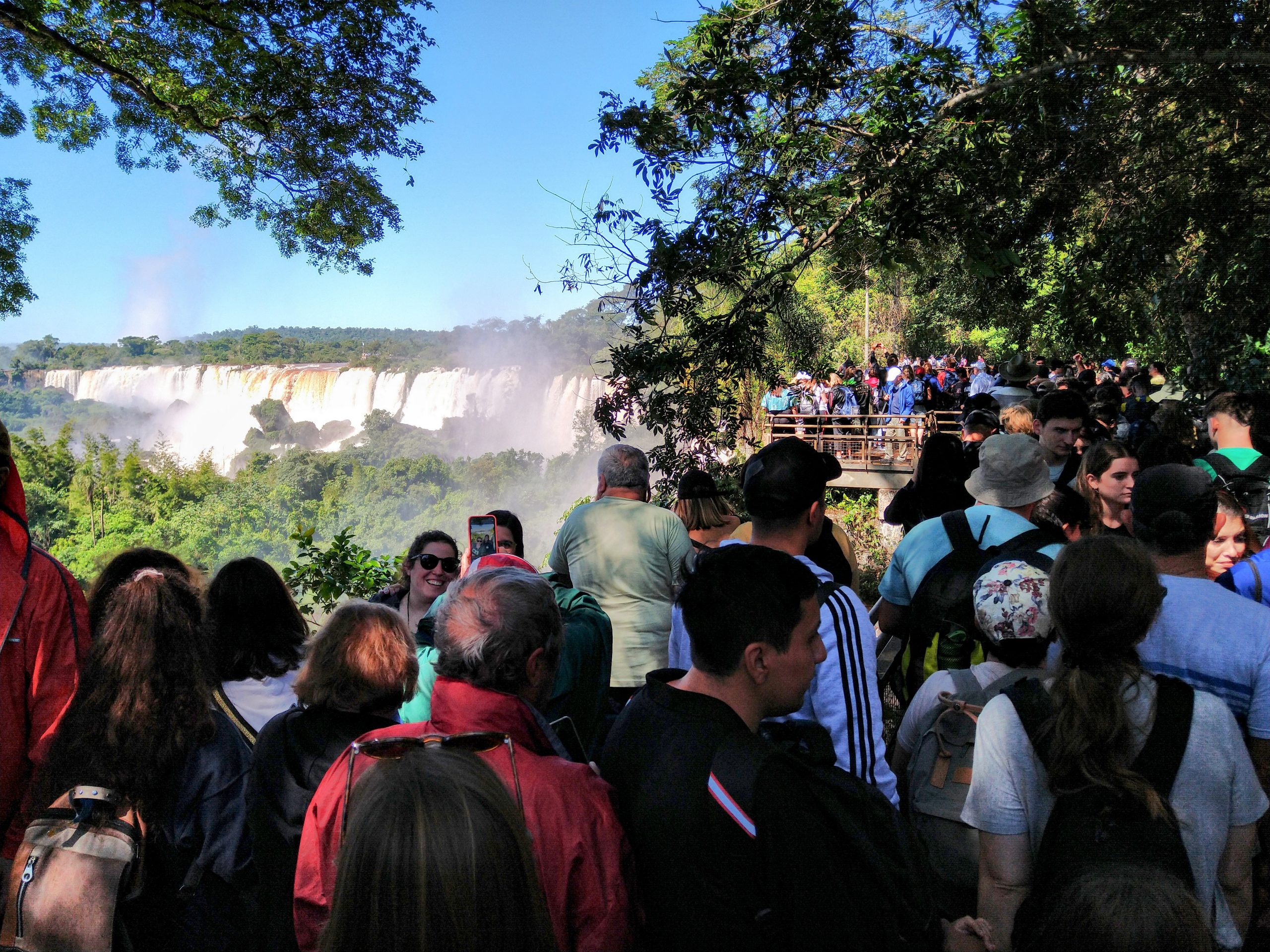 Ingresarían más de 10 mil turistas este viernes a Catararas