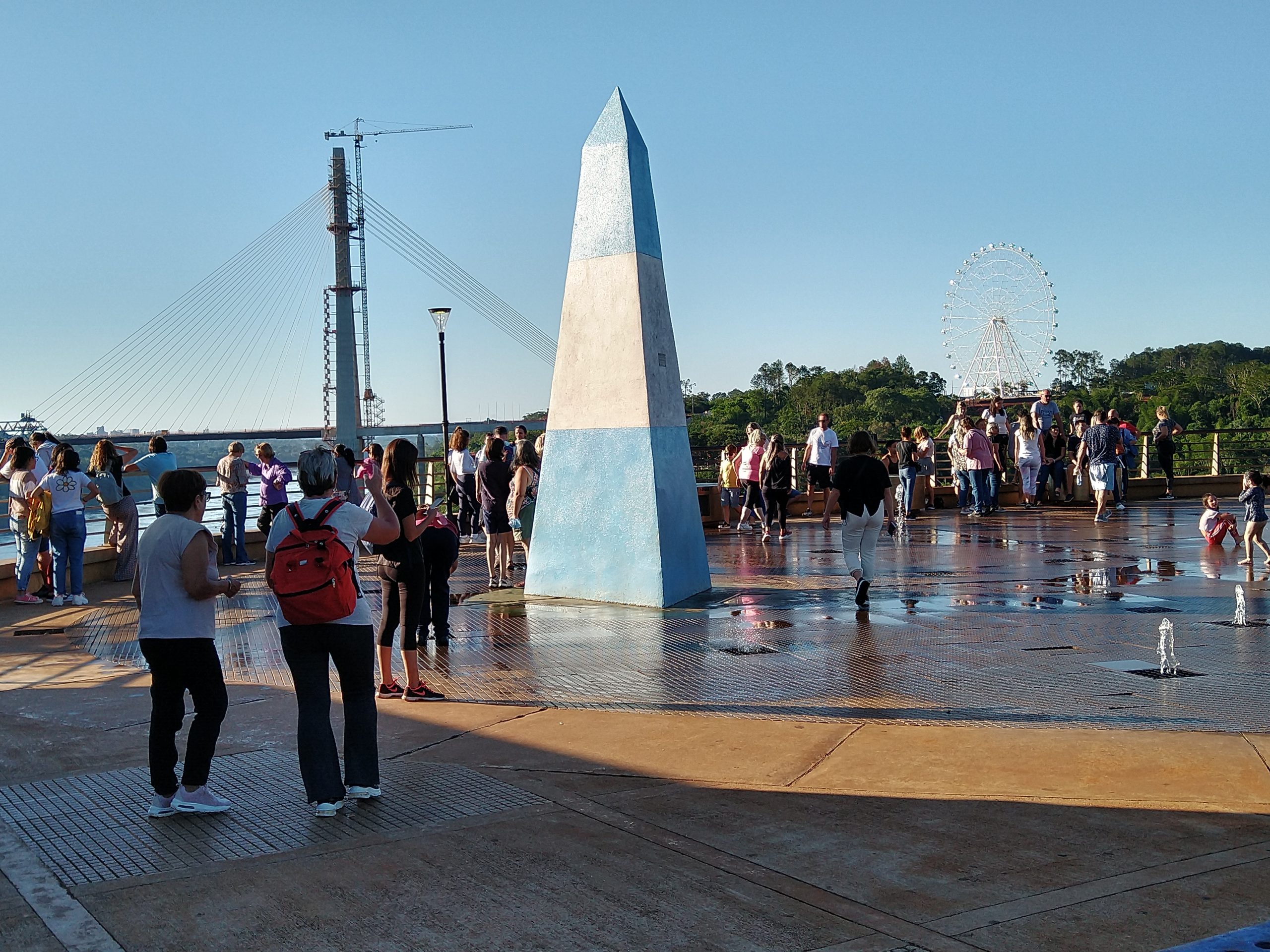 Intenso movimiento turístico en cataratas y en los atractivos de Iguazú