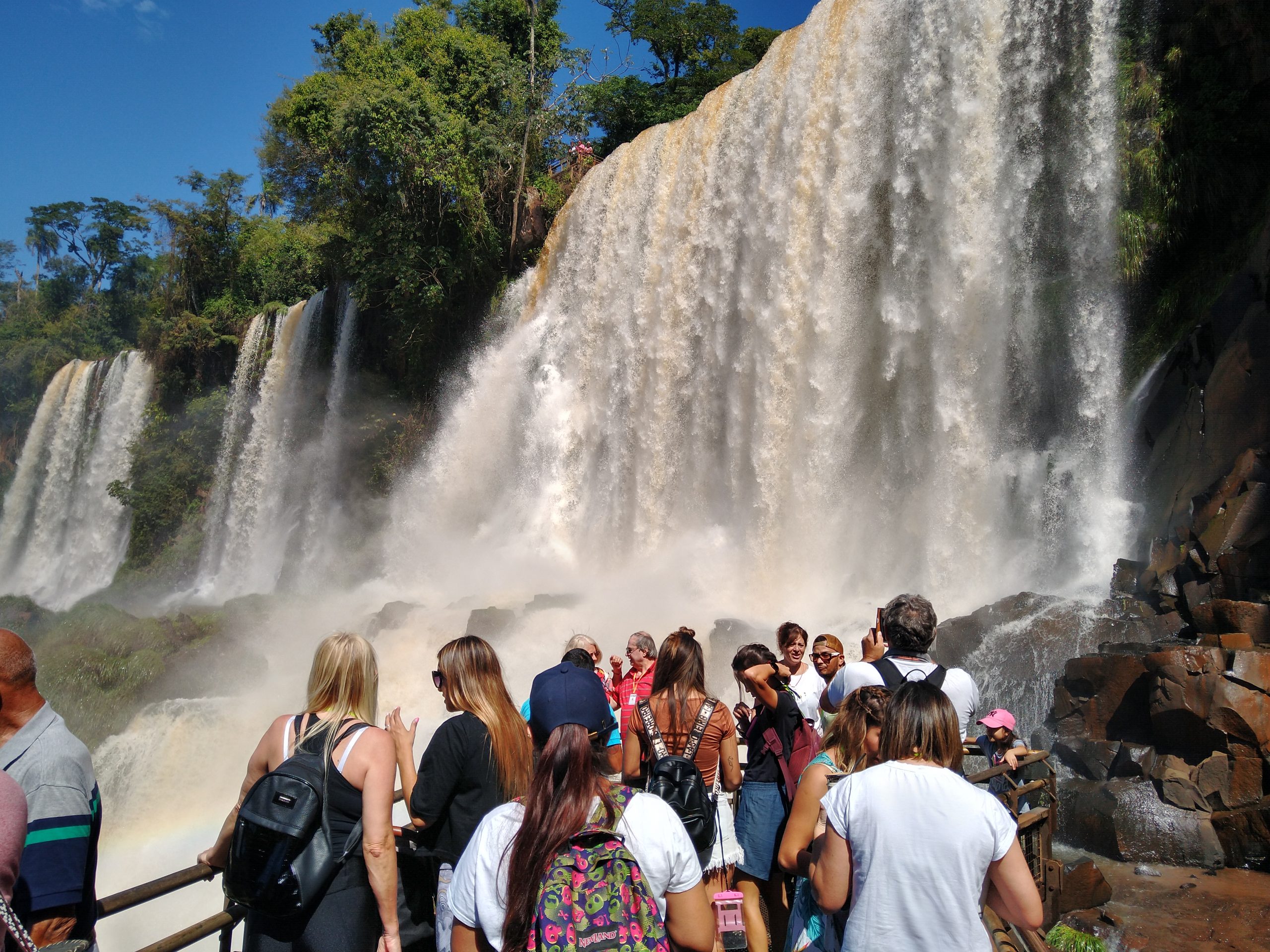 Iguazú registró un 95% de ocupación e ingresaron más 27 mil turistas a cataratas