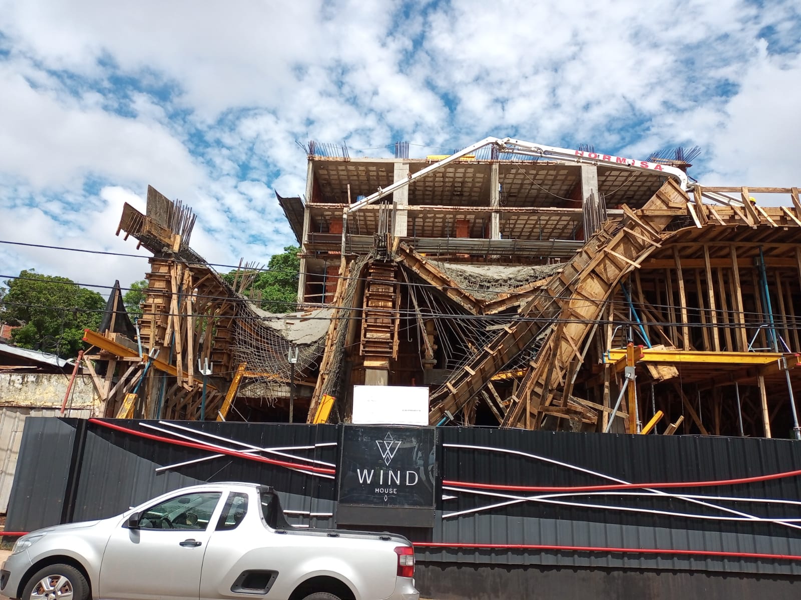 Se desplomó parte de un edificio en construcción en Posadas, varios obreros heridos de gravedad