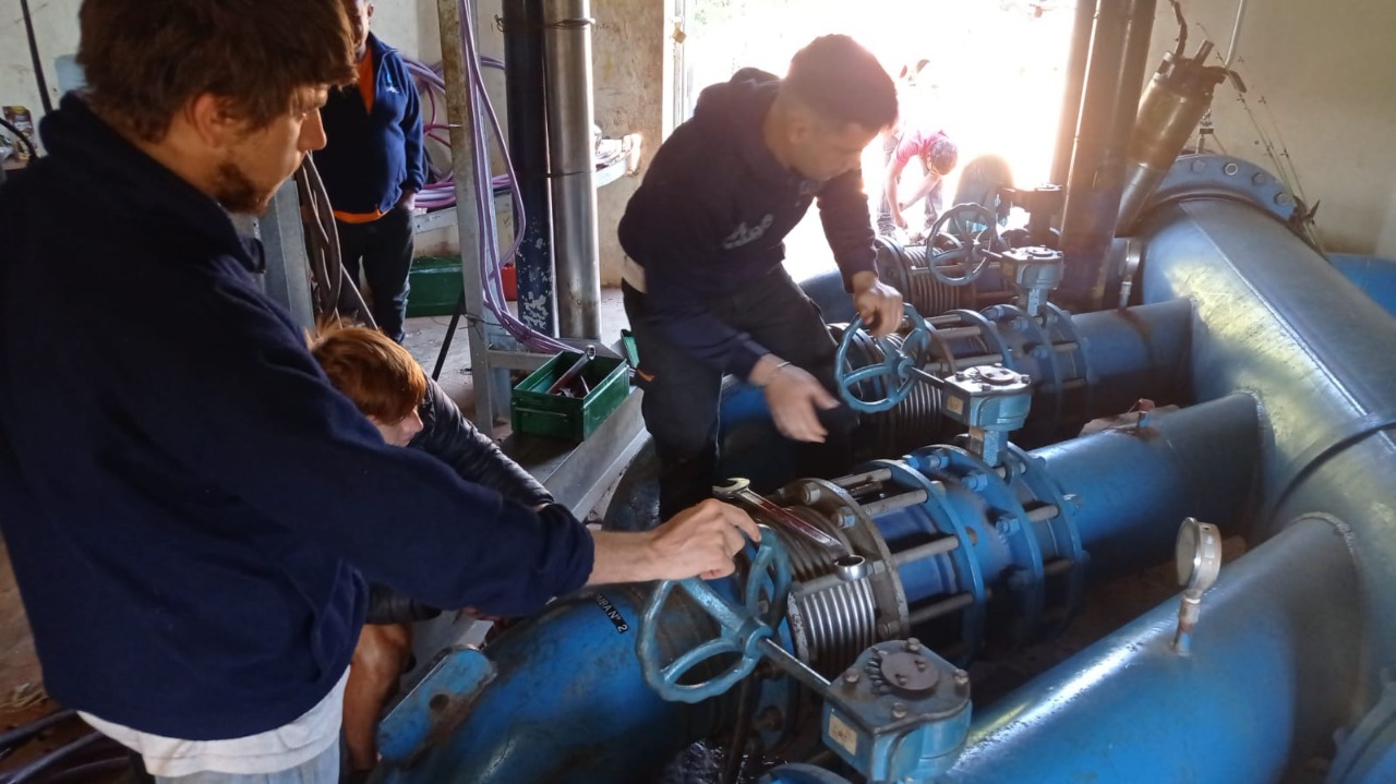 Trabajan para restablecer el servicio de agua potable aunque no hay proyecciones de normalización