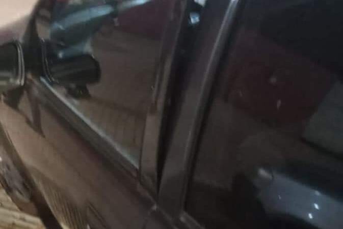 Robó objetos de un automóvil y terminó detenido