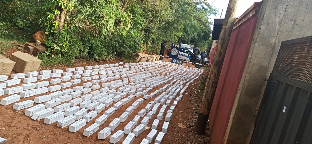 Secuestraron mercadería de contrabando y detuvieron a dos personas