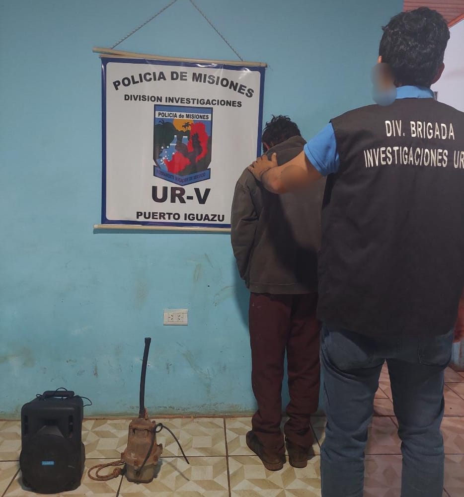La Policía recuperó elementos robados de una casa y detuvo al sospechoso mientras dormía en un baldío