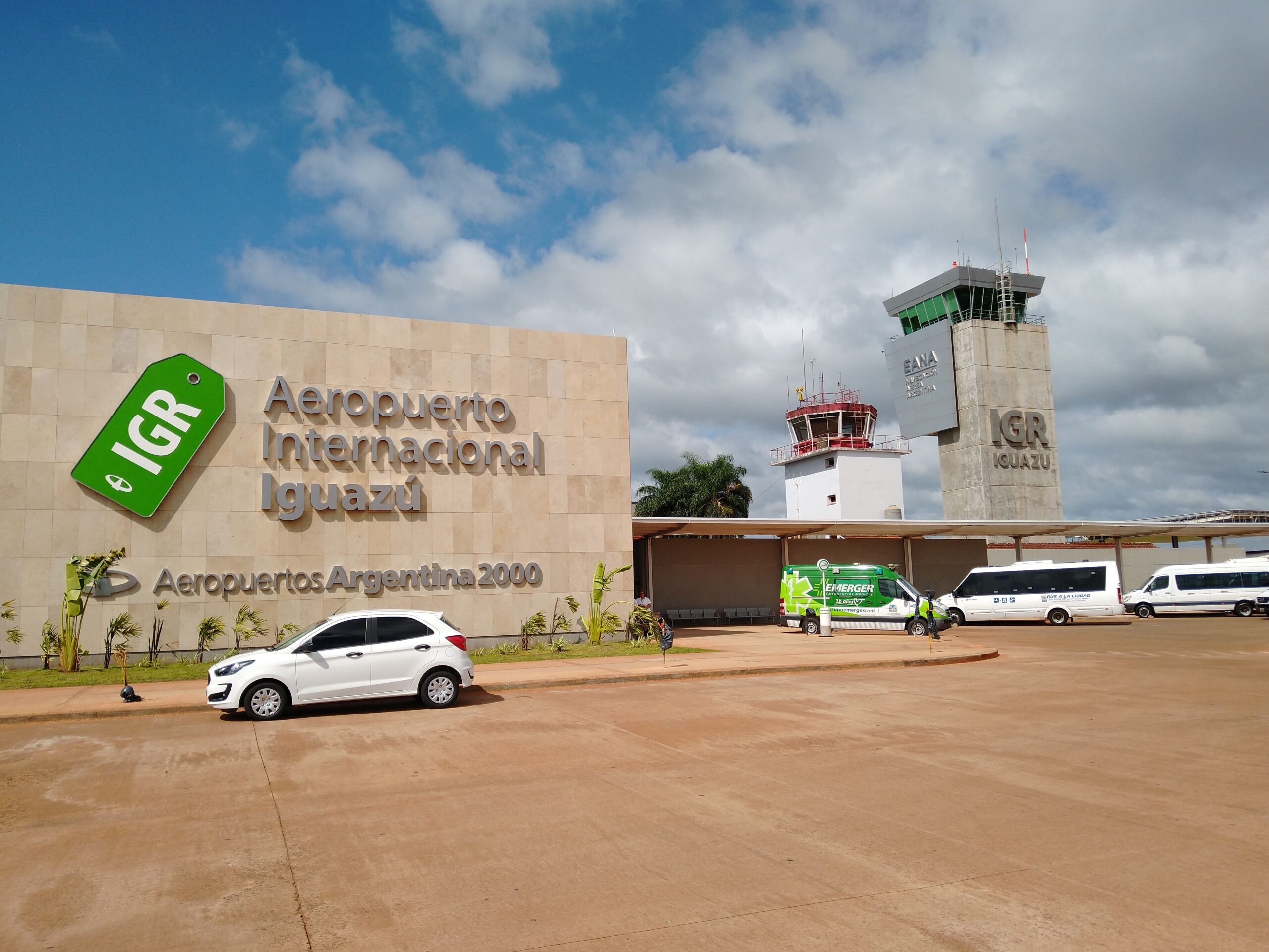 Micros harán viajes directos del aeropuerto de Iguazú a Posadas