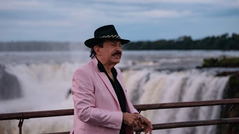Antonio Ríos filmó una parte de su nuevo video clip en cataratas
