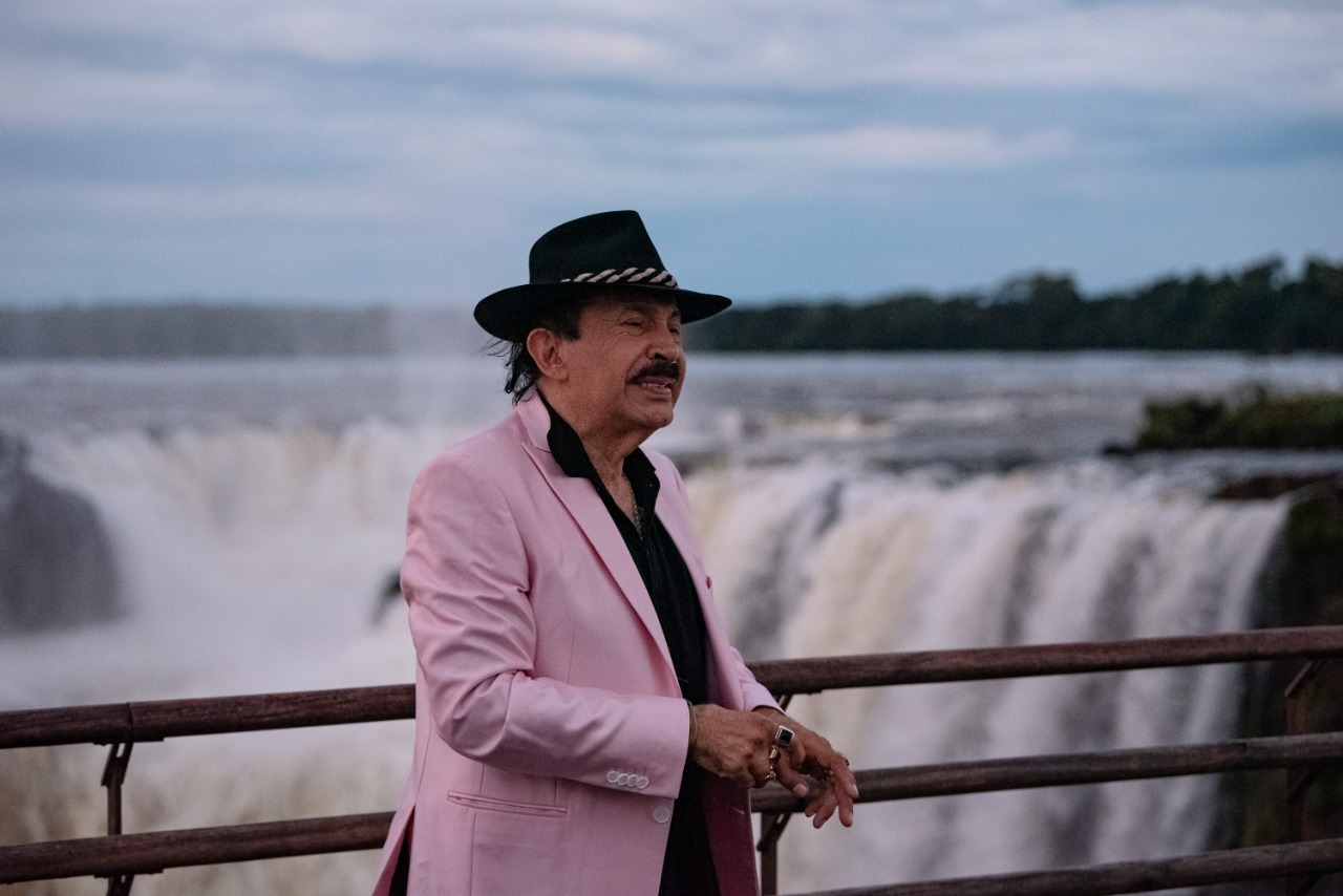 Antonio Ríos filmó una parte de su nuevo video clip en cataratas