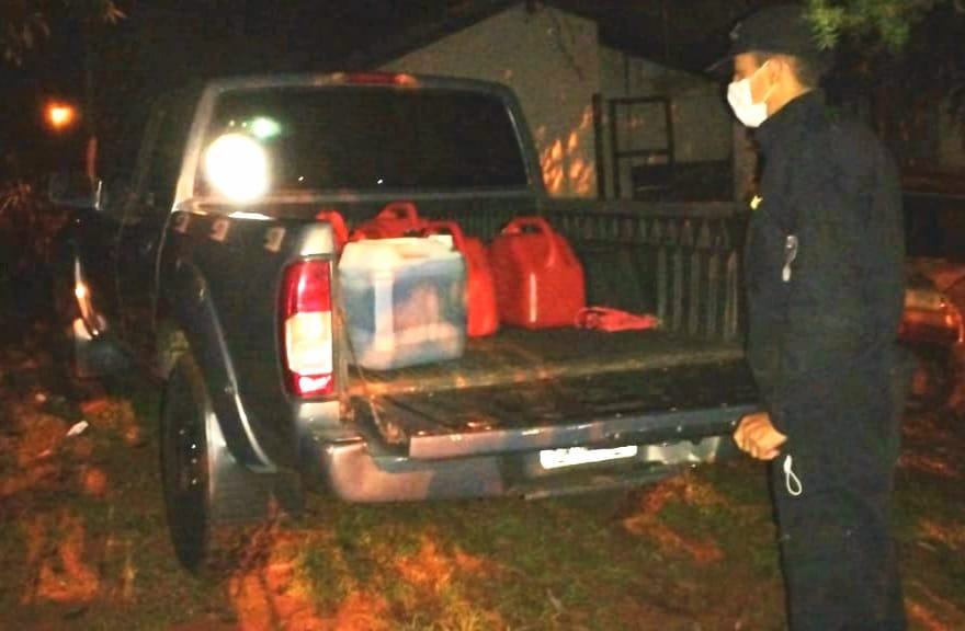 La Policía incautó 140 litros de combustible transportados irregularmente en una camioneta
