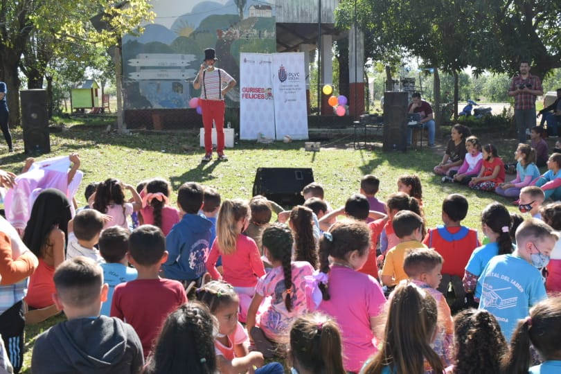 Gurises, con los chicos de San Javier