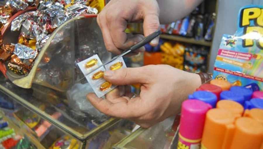 Advierten a la población a que no adquiera medicamentos fuera de la farmacia
