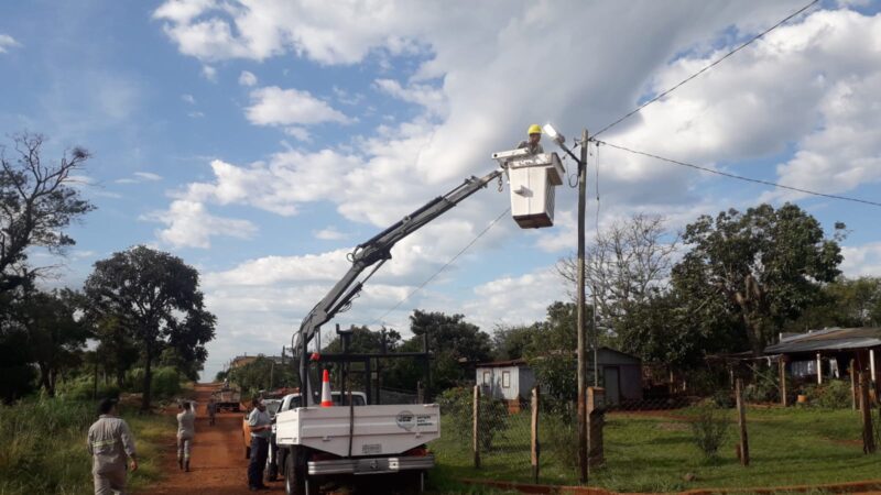 Energía de Misiones instaló nuevas luminarias LED para Campo Grande