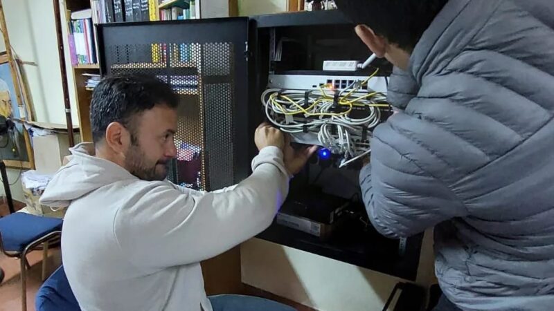 Realizan el relevamiento y mantenimiento del piso tecnológico en más de 80 instituciones