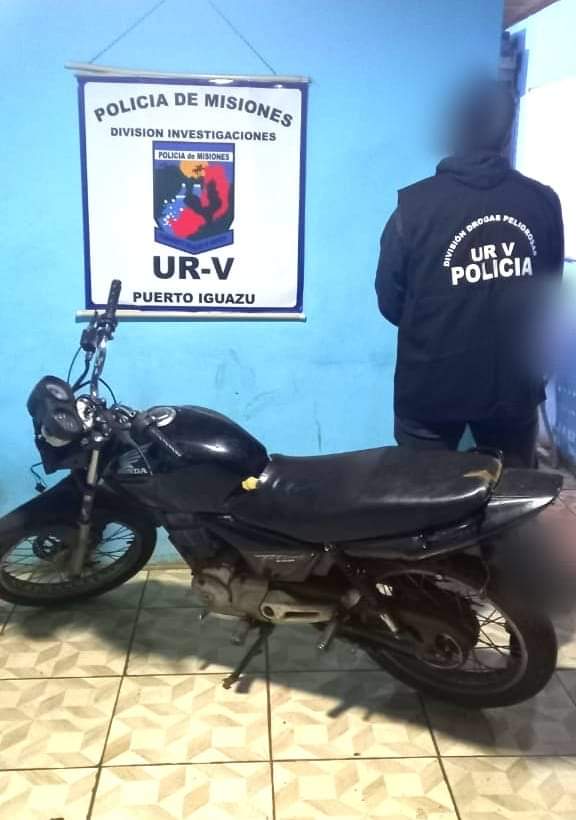 Recuperaron una motocicleta robada en abandonada en una zona de malezas