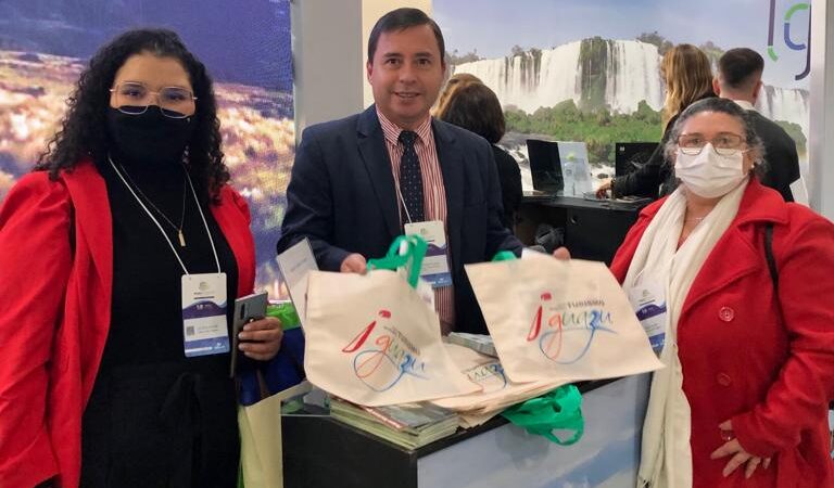 Promocionan el destino Iguazú en la Expo Turismo Paraná 2022