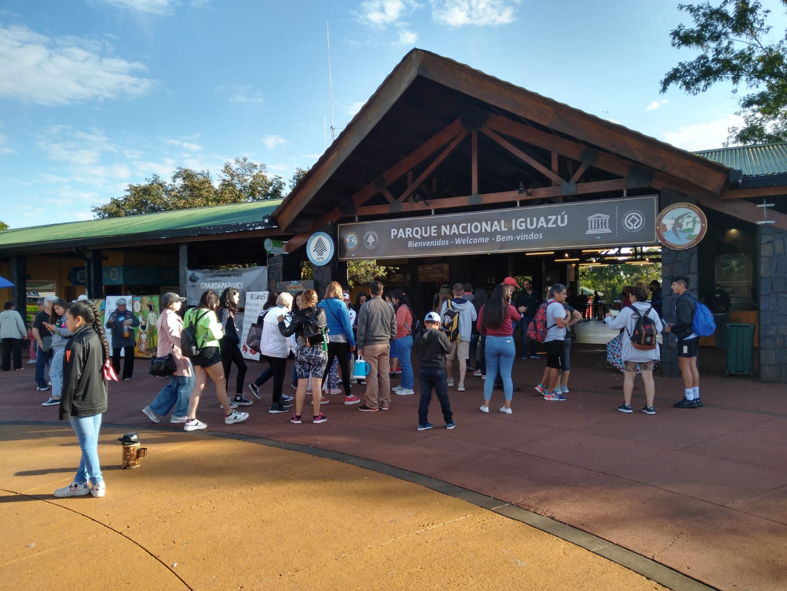 Recomiendan a los turistas arribar al Parque Nacional Iguazú en transporte público este fin de semana