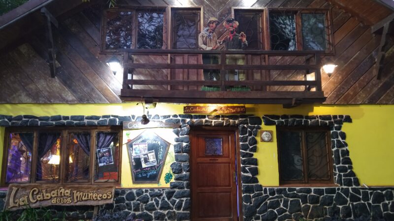 Este domingo, noche de teatro y música en La cabaña de los muñecos