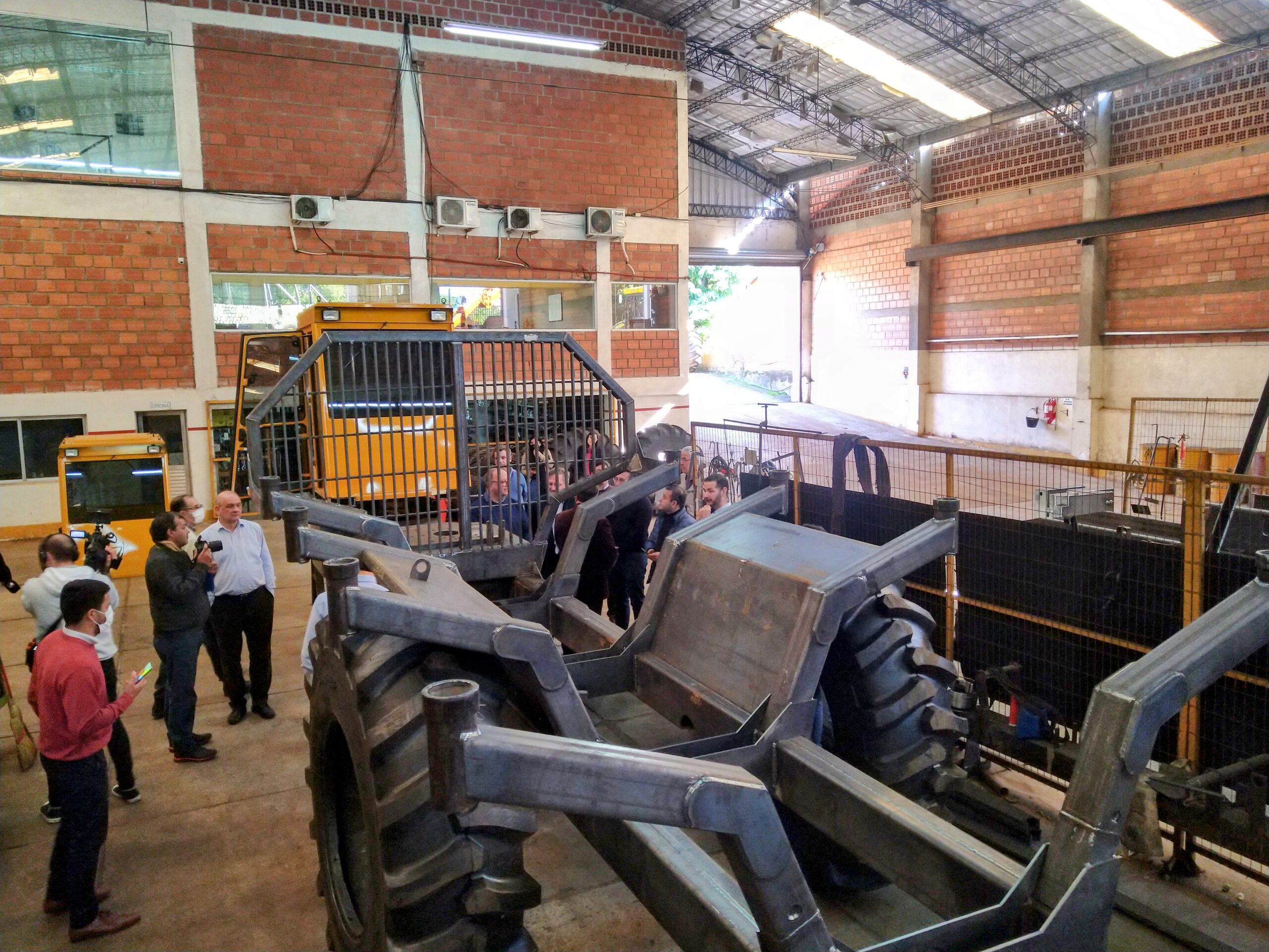 Avanza la construcción del “Tractor Bombero”
