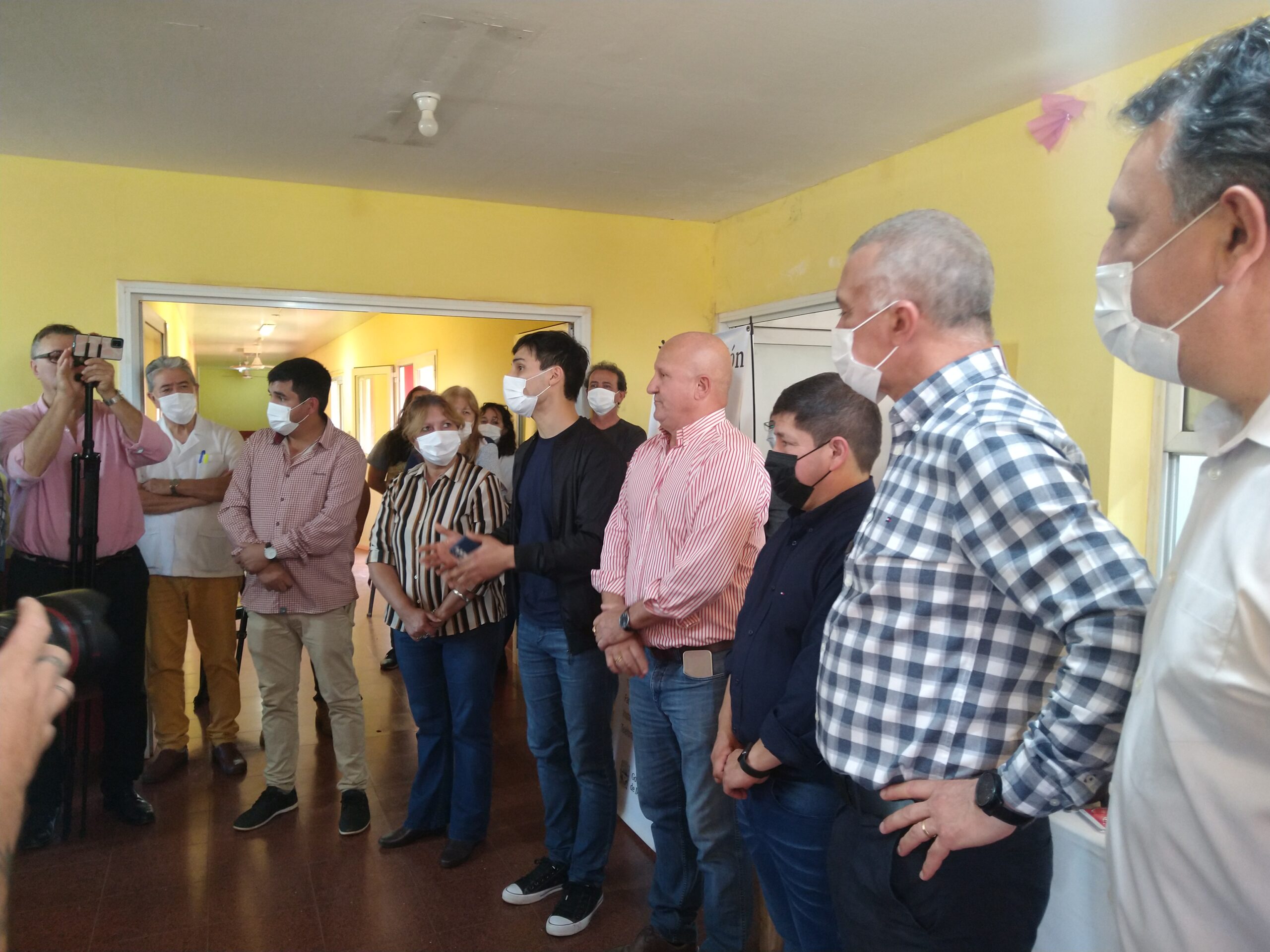 Emprendedores familiares recibieron insumos para seguir trabajando