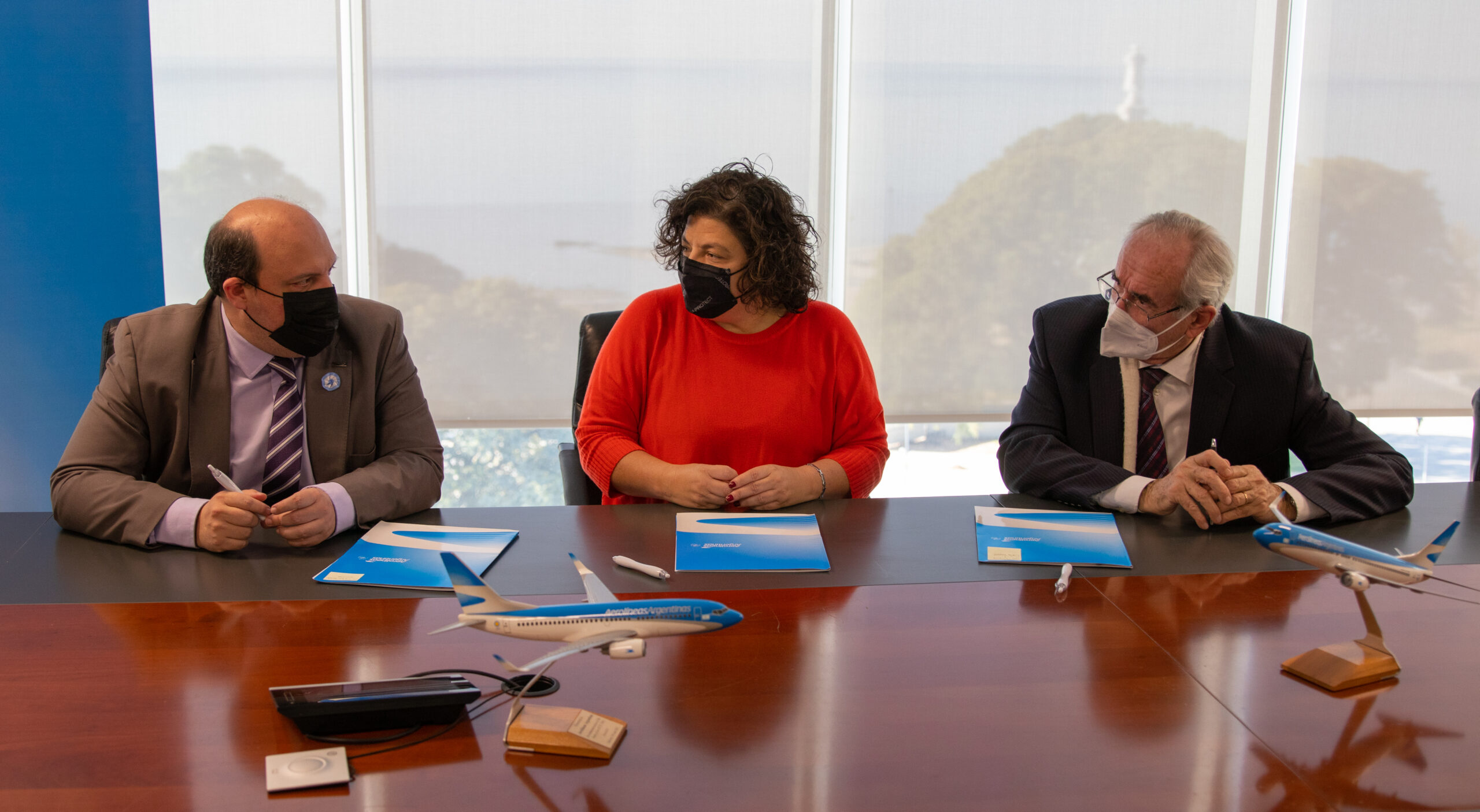 Aerolíneas Argentinas, el Ministerio de Salud e INCUCAI firman un acuerdo para el traslado de órganos
