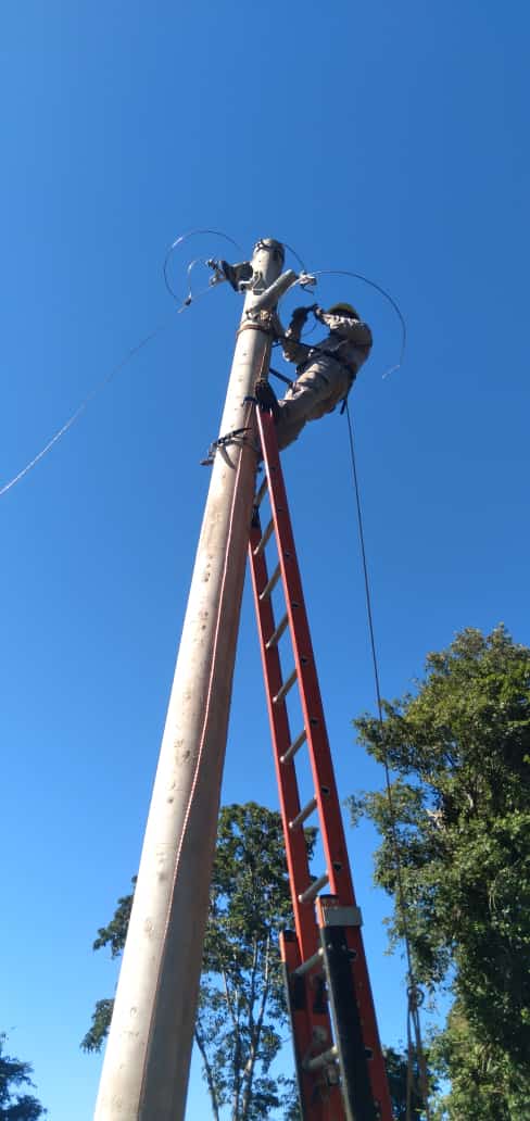 Amplían las líneas eléctricas rurales en Santo Pipó y Pozo Azul