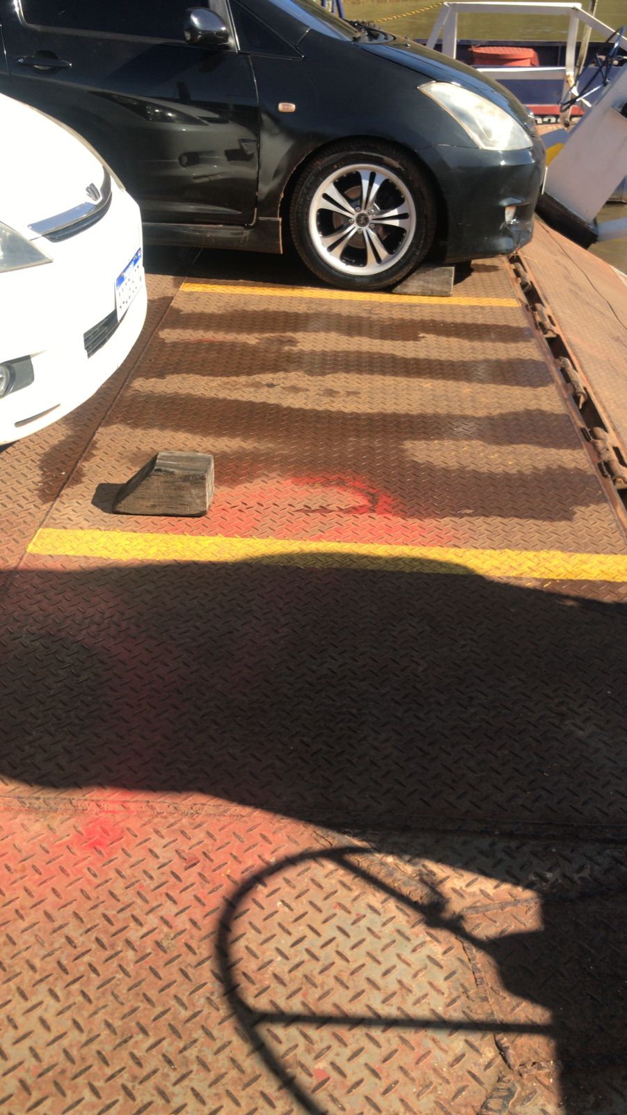 Se rompió una rampa de la balsa mientras navegaba por el rio Iguazú