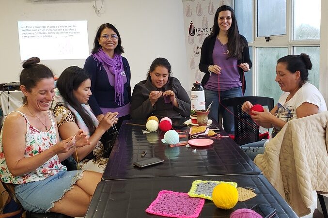 Merenderos participaron de concurso de tejido para la fabricación de mantas para bebes