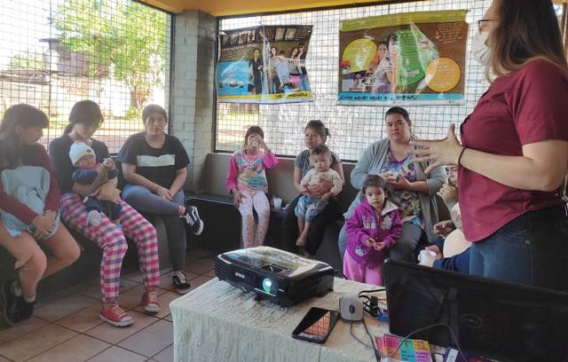 Charlas sobre salud integral femenina en CAPS de Puerto Iguazú
