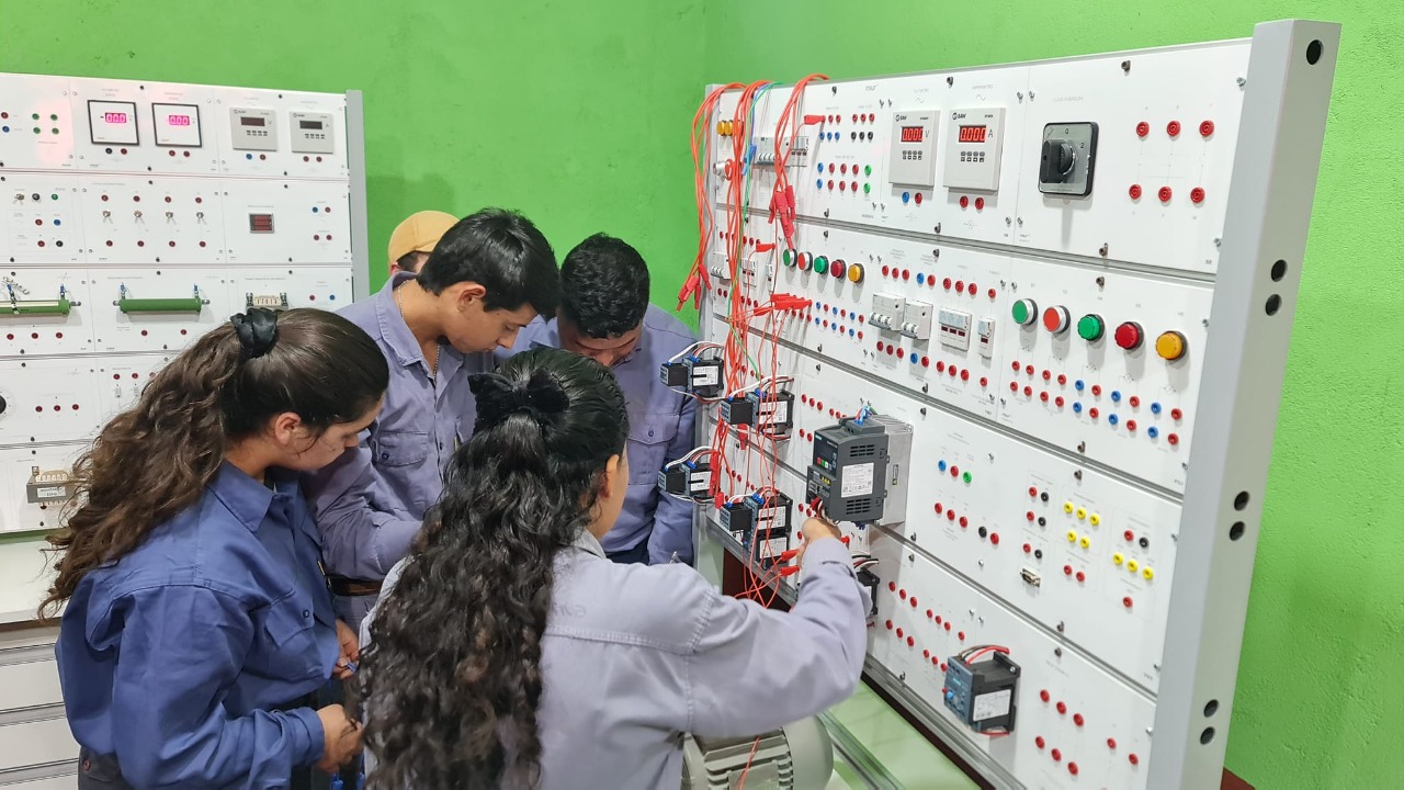 Convocan a estudiantes de escuelas técnicas para diseñar la primera plaza inteligente de Misiones