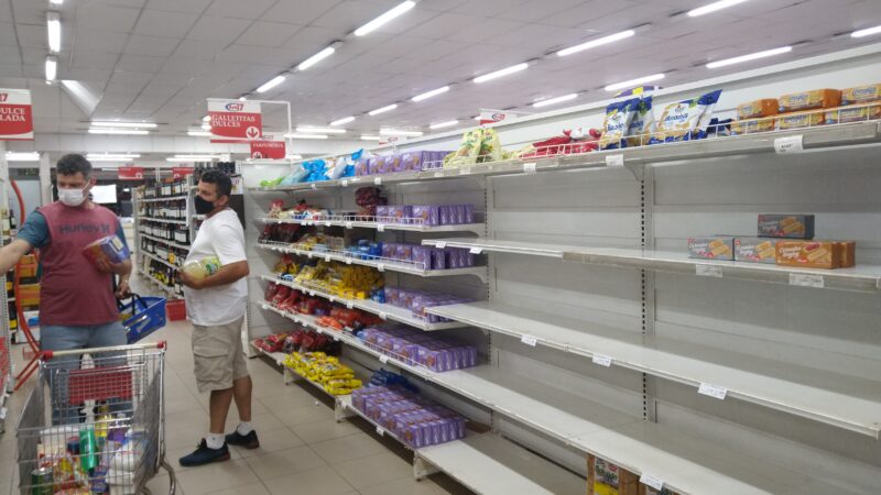 Incertidumbre, faltantes de productos y especulación complica al comercio de Iguazú