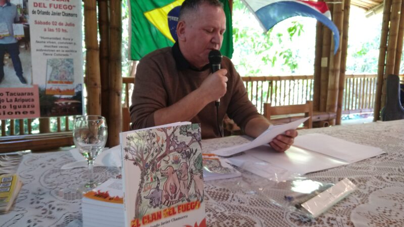 El escritor Orlando Chamorro presentó su tercer libro “El Clan del Fuego”