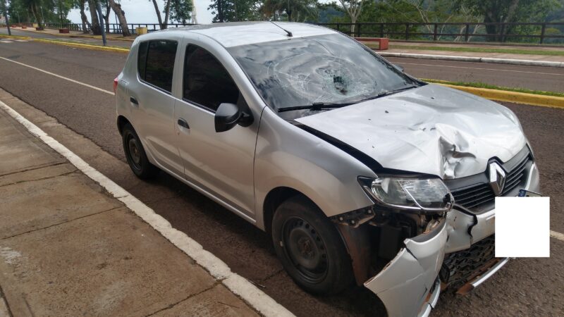 Manejaba contramano y chocó con un automóvil en la costanera de Iguazú