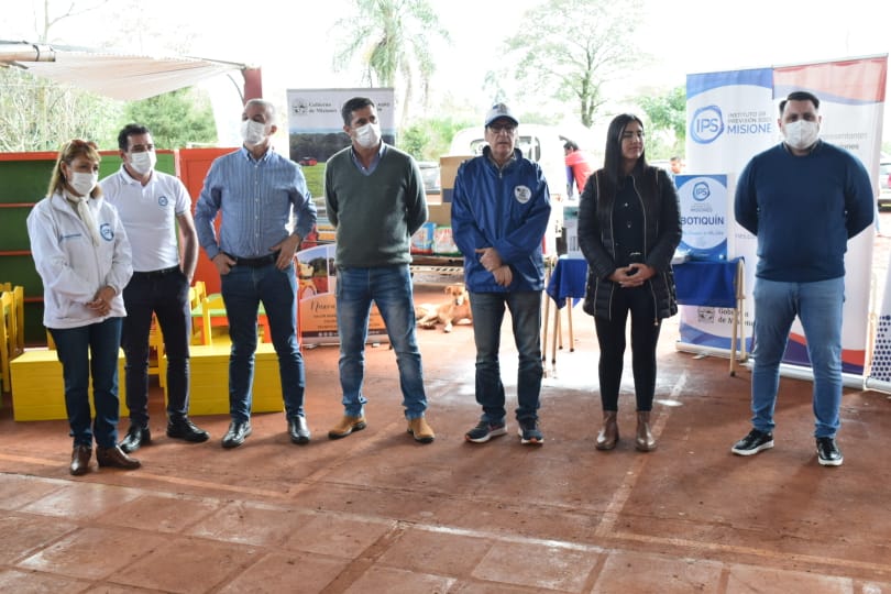Jornada de servicios y entregas en Pozo Azul