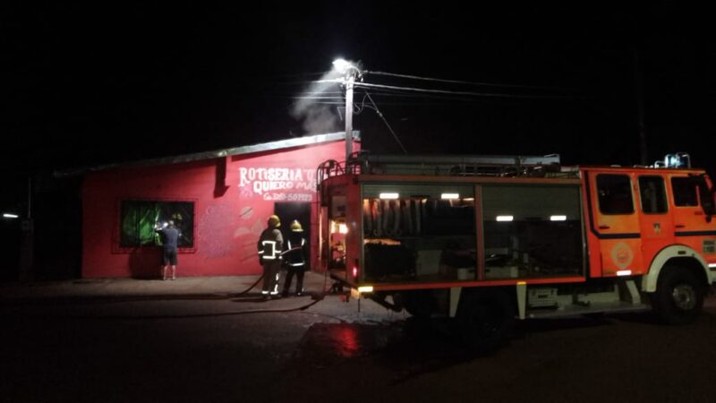 Dejaron la cocina encendida y casi incendiaron un local comercial