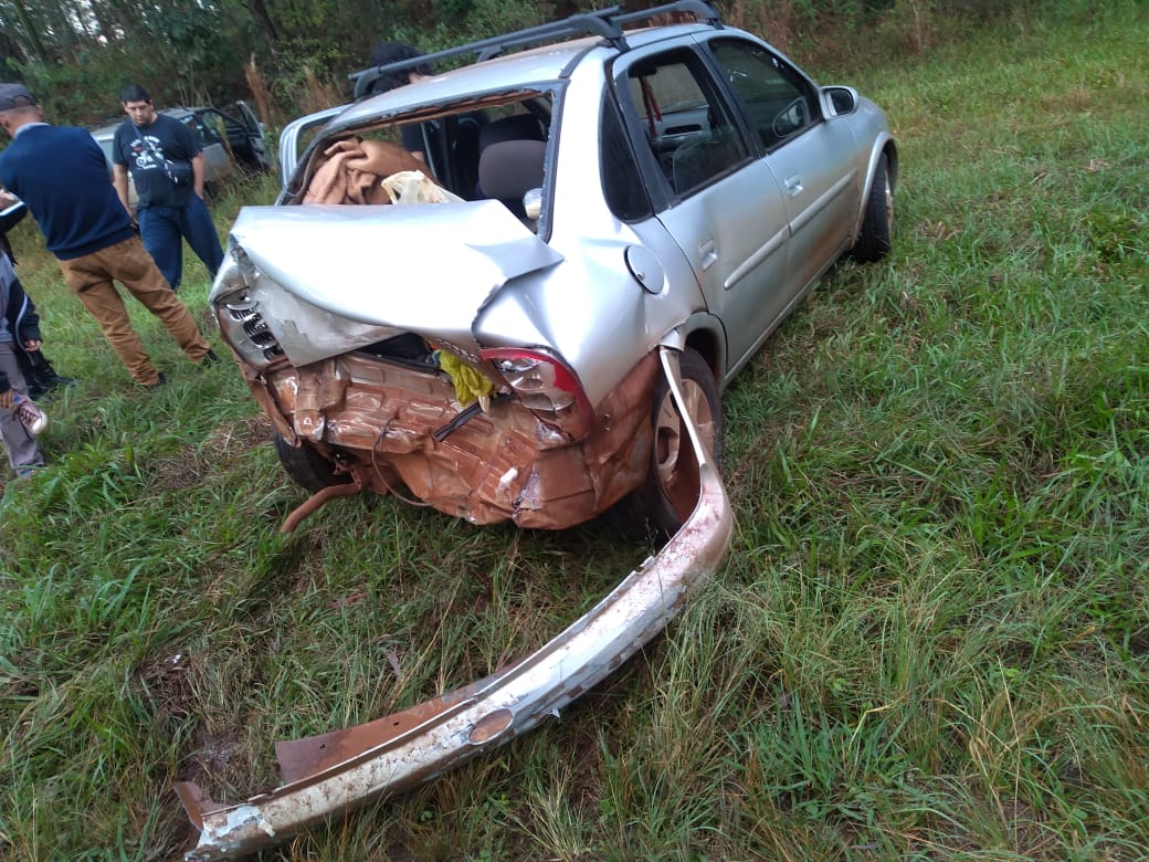 Puerto Libertad: Iguazuense colisionó en la ruta 12 por el barro en la calzada