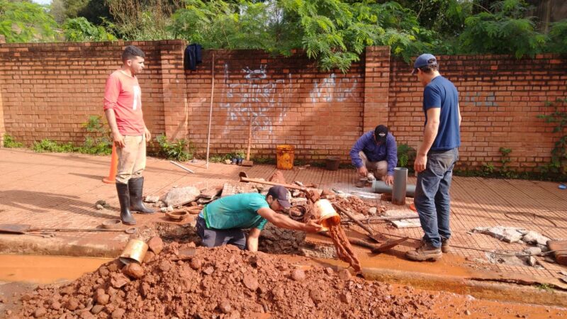 Por la reparación de un caño de distribución de agua, reducen el servicio en el centro