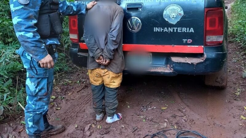 Intentó escapar con objetos de dudosa procedencia y fue detenido