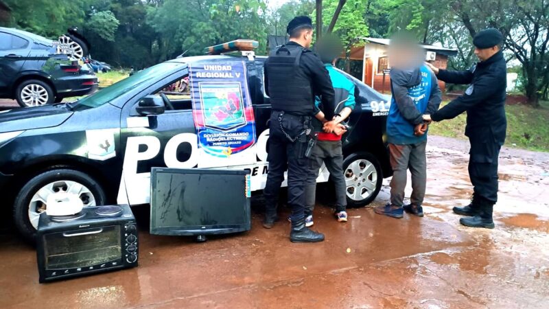 Fueron detenidos cuando llevaban un horno eléctrico, un televisor y una microprocesadora