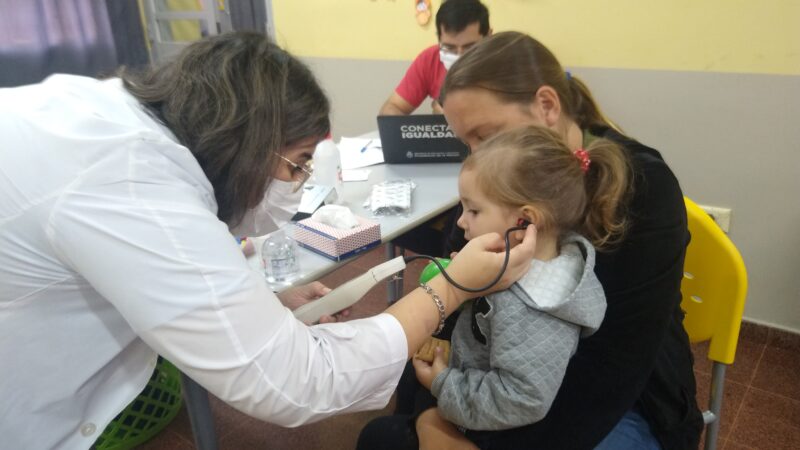 Para cubrir la falta de especialistas, médicos viajan de un municipio a otro