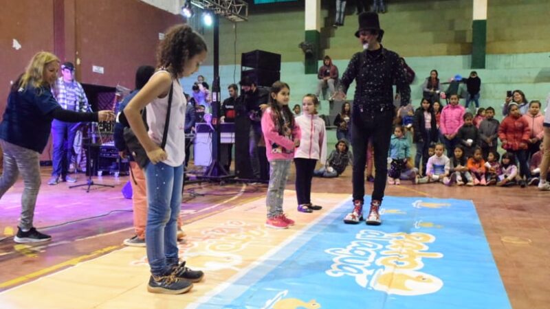 «Gurises” con los niños de Colonia Guaraní