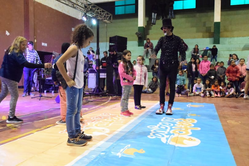 «Gurises” con los niños de Colonia Guaraní