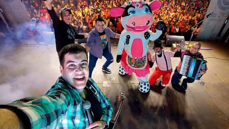 Divertido show de “Gurises” en el cierre del Black Friday
