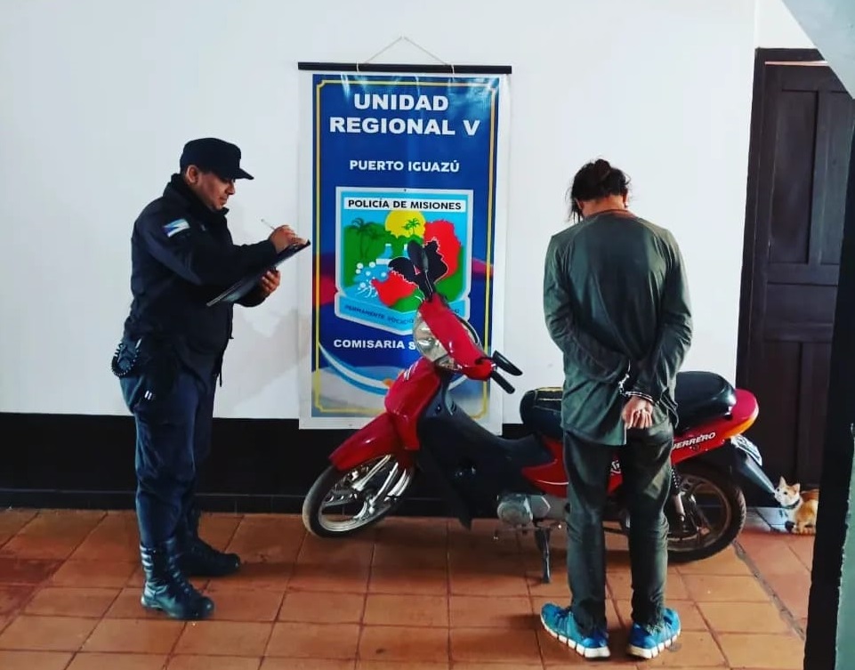 Recuperaron una moto robada en Puerto Iguazú: hay un detenido