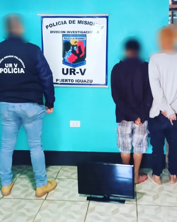 Fueron detenidos por robar un televisor de un inquilinato