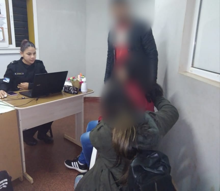 Ya se encuentra con sus familiares la jovencita de 15 años buscada en Andresito